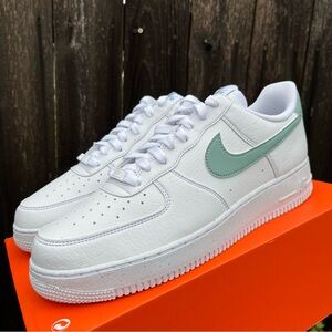 Nike Air Force 1 green white size 10.5 men (12 women)